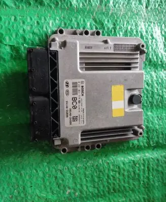 Hyundai Tucson TL Engine control unit/module 391402ABB0 0281031578 EDC17C57