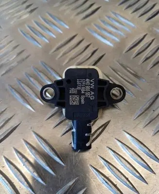 Audi A1 Airbag deployment crash/impact sensor 4H0955557 5395RB4 110730