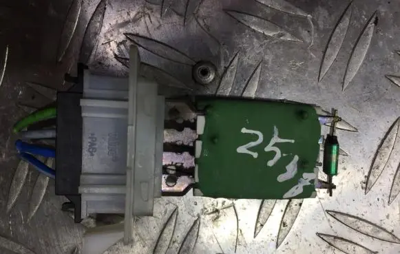 Heater blower motor/fan resistor