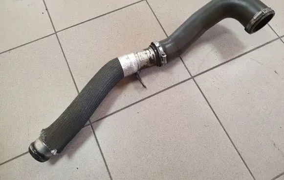 Jeep Grand Cherokee Intercooler hose/pipe 52014481AE
