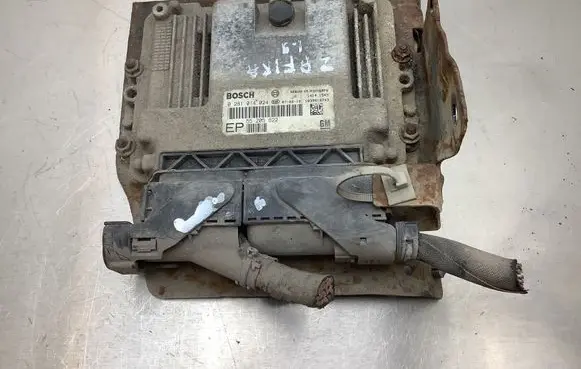 Opel Zafira B Engine control unit/module 0281014024 55205622 1039S18743