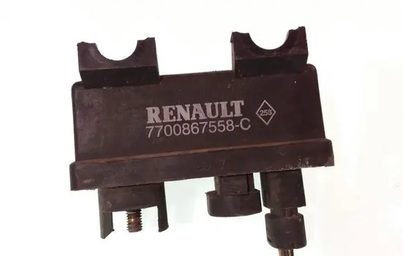 Renault Megane I Glow plug pre-heat relay 7700867558C