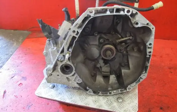 Renault Captur Manual 5 speed gearbox JR5332