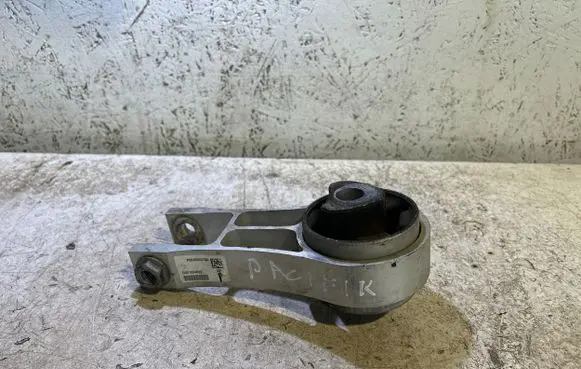 Chrysler Pacifica Engine mount bracket P68485537AA D001334022