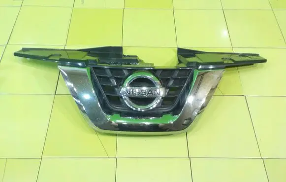 Nissan Juke I F15 Front bumper upper radiator grill 62072BV81A XP211