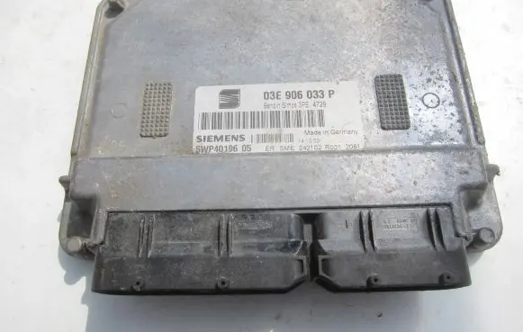 Seat Ibiza III (6L) Engine control unit/module 03E906033P 5WP4019605