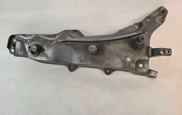 Volvo XC90 Fender mounting bracket 31391778