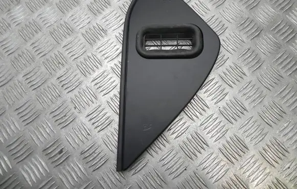 Maserati Ghibli Dash center air vent grill 06700184330 T9410