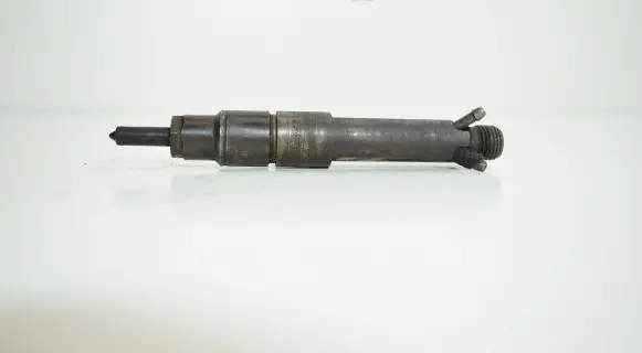 Audi A4 S4 B5 8D Fuel injector 028130201T