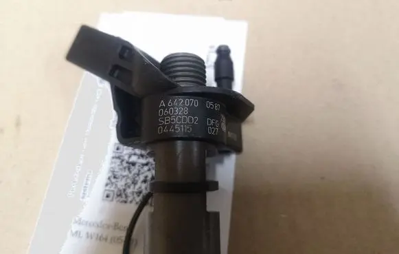 Mercedes-Benz ML W164 Fuel injector 0445115027