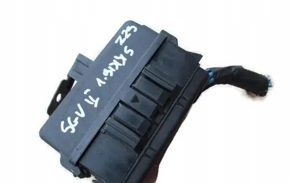 Suzuki Vitara (LY) Relay mounting block 
