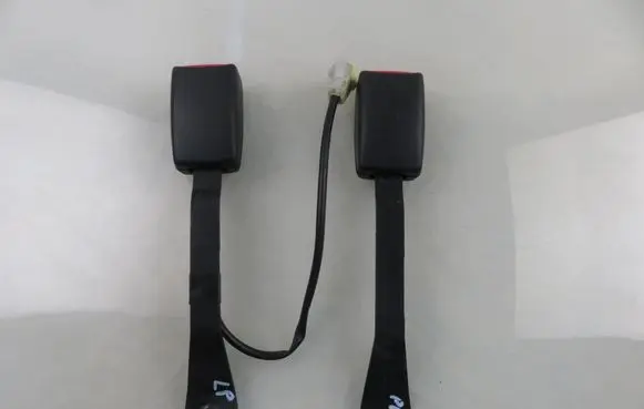 Suzuki Grand Vitara II Front seatbelt buckle