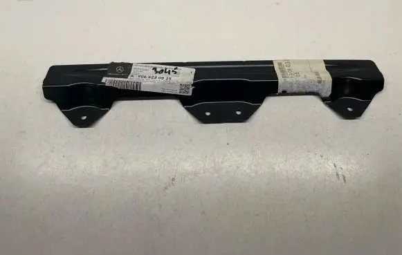 Mercedes-Benz Sprinter W906 Fender mounting bracket 9066230825 A9066230825