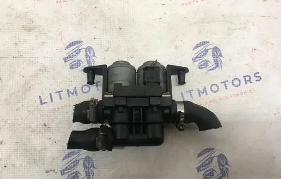 BMW 5 E39 Coolant heater control valve 8374995 64128374995