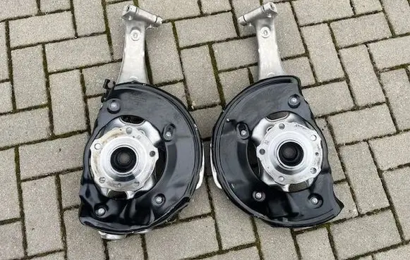 Audi A4 S4 B5 8D Rear wheel hub 85E407560F 85E407559F