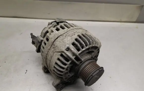 Volkswagen Sharan Generator/alternator 028903028E 0124515010