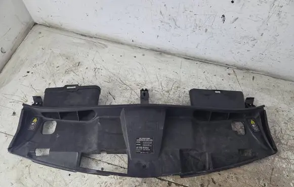 Mercedes-Benz E W212 Radiator trim A2125000255