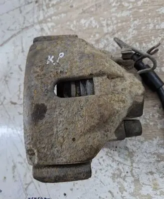 Volkswagen PASSAT B5 Front brake caliper