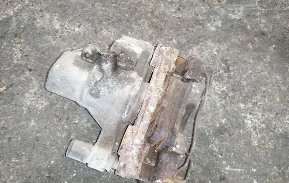 Mazda 3 I Rear brake caliper