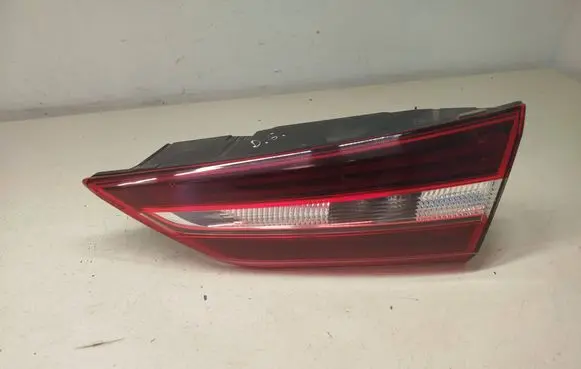 Opel Grandland X Tailgate rear/tail lights yp00016280 81670202