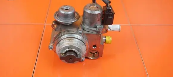 Peugeot RCZ Fuel injection high pressure pump V759242980 16MB41