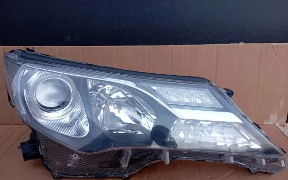 Toyota RAV 4 (XA40) Headlight/headlamp 81145-42572