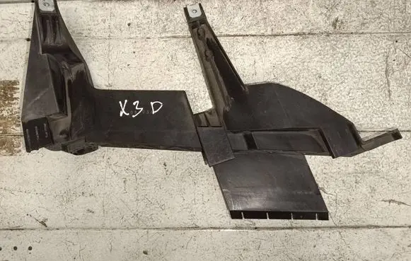 Headlight/headlamp mounting bracket