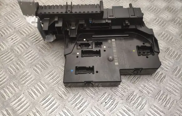Mercedes-Benz C W204 Fuse box set A2049005601 A2049011901