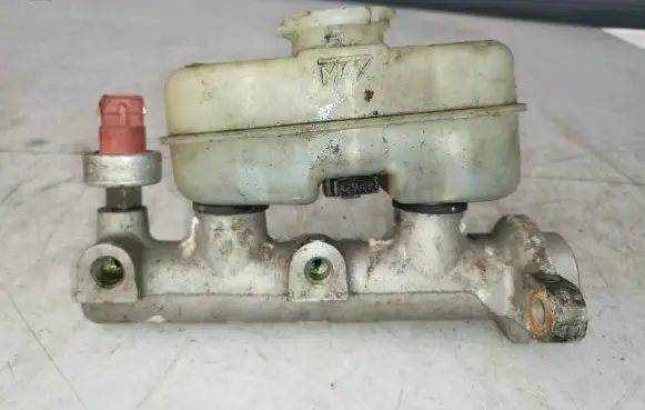 Ford Explorer Master brake cylinder