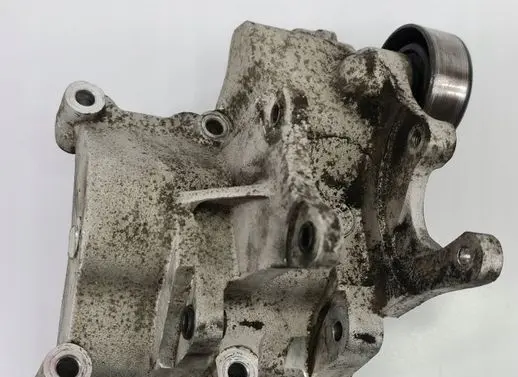 Hyundai Santa Fe Generator/alternator bracket 