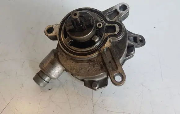 Volvo S60 Vacuum pump 08699237