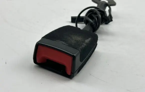 Volkswagen PASSAT B7 Front seatbelt buckle 561857756G
