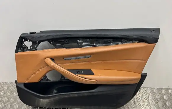 BMW 5 G30 G31 Front door card panel trim