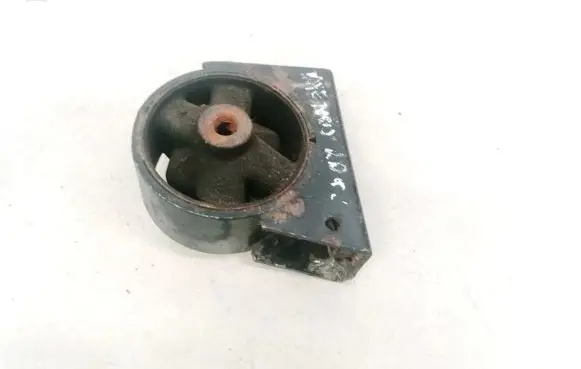 Toyota Avensis T220 Engine mount bracket