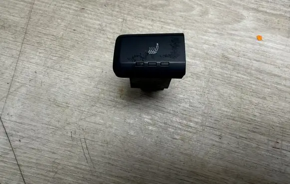 Volkswagen Touareg II Seat heating switch 7P6963105A 10S14612