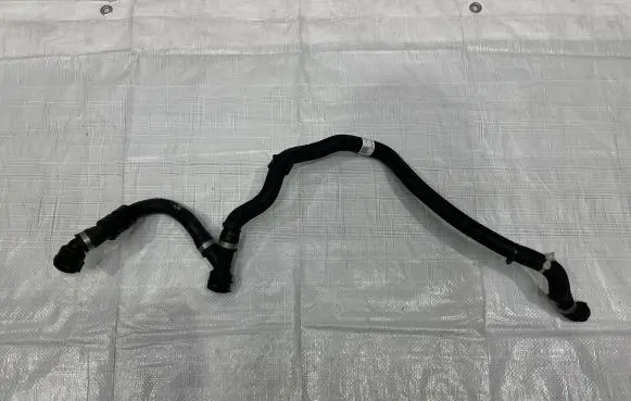 Land Rover Discovery 5 Engine coolant pipe/hose L8D2-8274-AC