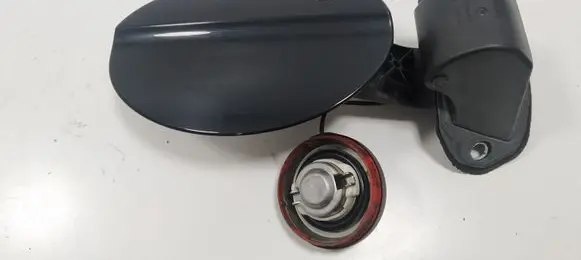 Mercedes-Benz CLS C219 Fuel tank cap A0005846517