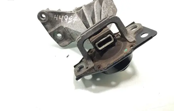 Nissan Qashqai Engine mount bracket