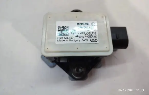 Volkswagen Touareg II ESP acceleration yaw rate sensor 7P6907658