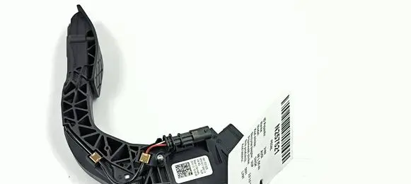 Accelerator throttle pedal