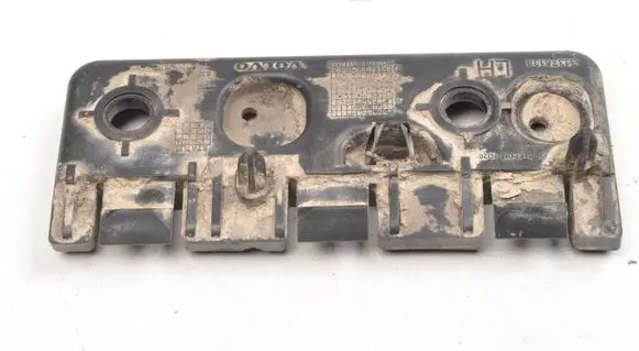 Volvo XC90 Fender mounting bracket 31378134