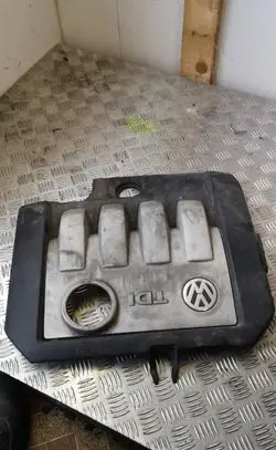 Volkswagen Golf V Engine cover (trim) 03g103925an