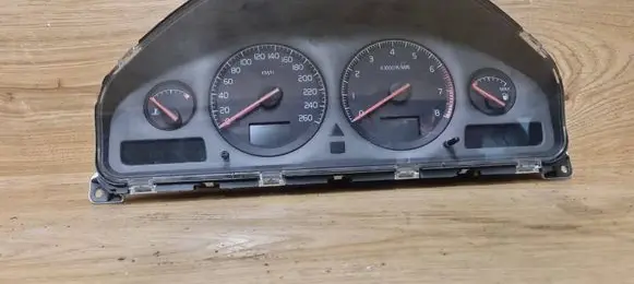 Volvo S60 Speedometer (instrument cluster) 9499668
