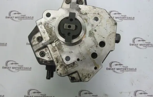 Volvo XC70 Fuel injection high pressure pump 8689591