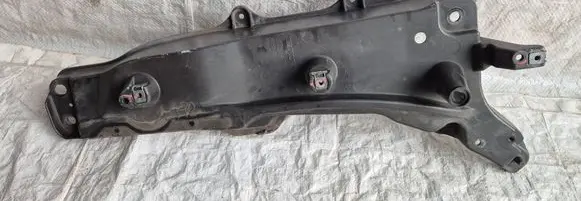 Volvo XC90 Fender mounting bracket 31391777