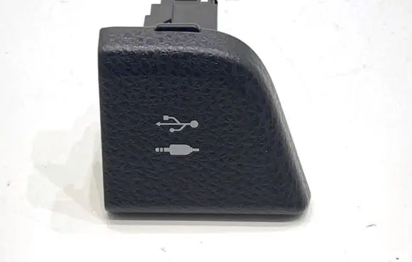 Toyota Camry VIII XV70 USB socket connector 5540733040
