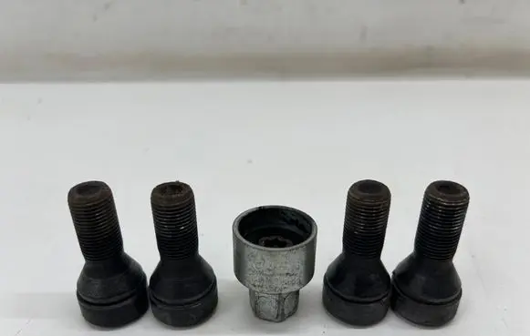 Mini Clubman F54 Anti-theft wheel nuts and lock