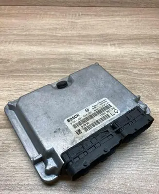 Opel Vectra B Engine control unit/module ECU 90569348 0281001634MAIN