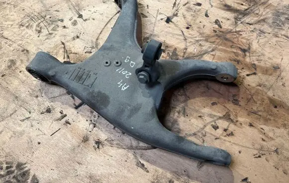 Rear upper control arm/wishbone