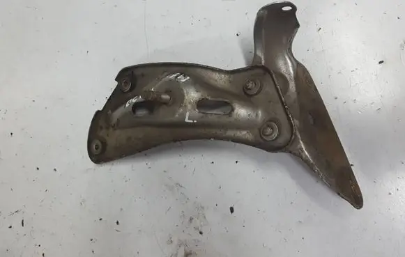 Skoda Octavia Mk2 (1Z) Fender mounting bracket 
